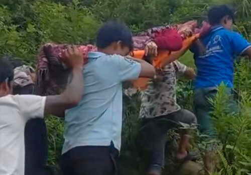 खराब मौसमले एयर एम्बुलेन्स उडेन, गर्भवतीलाई पैदल अस्पताल लैजानुपर्‍यो