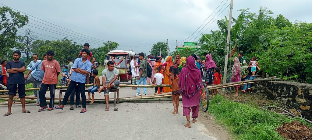 सप्तरीमा स्थानीयको प्रदर्शन, हुलाकी सडक अवरुद्ध