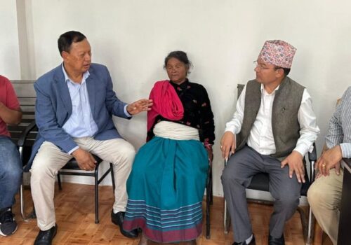 एक लाख सहयोगसँगै गणेश नेपालीकी छोरीलाई पढाउने जिम्मा लिए मोहन बस्नेत