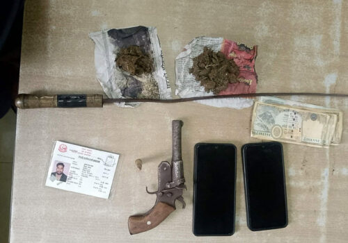 अवैध हतियार र गाँजासहित एक व्यक्ति प्रहरी नियन्त्रणमा
