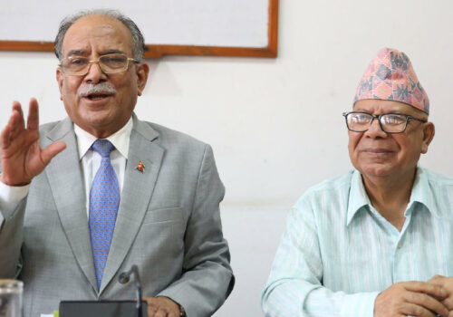 एमाले–नेकपा सहमतिबारे माधव नेपालसँग प्रचण्डको निर्णायक छलफल