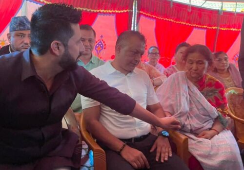 गोपालमान श्रेष्ठप्रति श्रद्धाञ्जली अर्पण गर्न कांग्रेस कार्यालय पुगे रवि