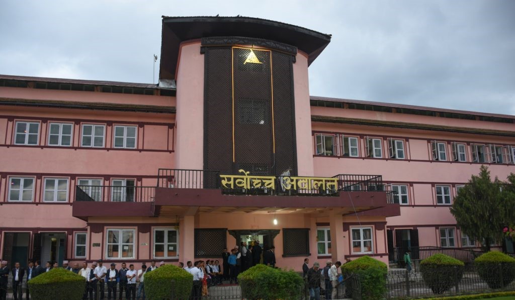 विदेशीसँग विवाह गरेकै आधारमा वंशजको नागरिकता रोक्न नमिल्ने : सर्वोच्च अदालत