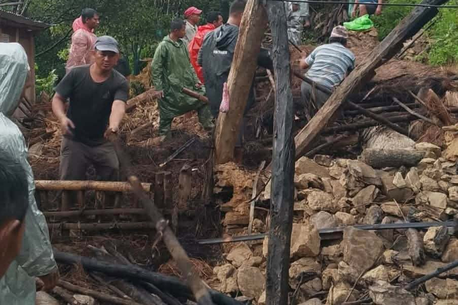 पहिरोमा पुरिँदा स्याङ्जामा एक जनाको मृत्यु