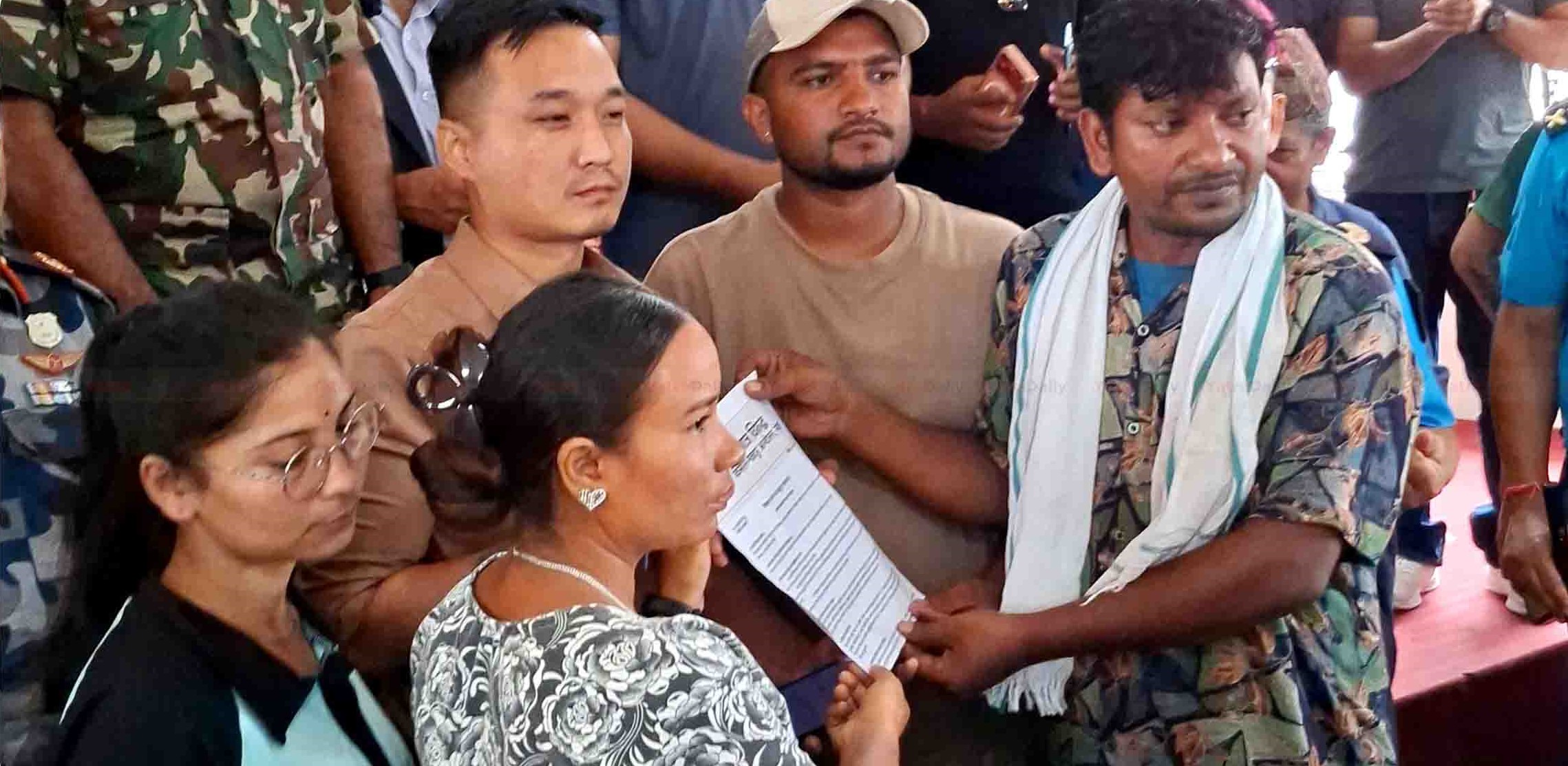 मिटरब्याज पीडितको मागसहित गृहमन्त्री सुधन गुरुङलाई ज्ञापनपत्र