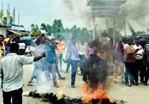प्रमुख प्रशासकीय अधिकृत नपठाएको भन्दै मौलापुरमा प्रधानमन्त्री बालेन्द्र शाहको पुतला दहन