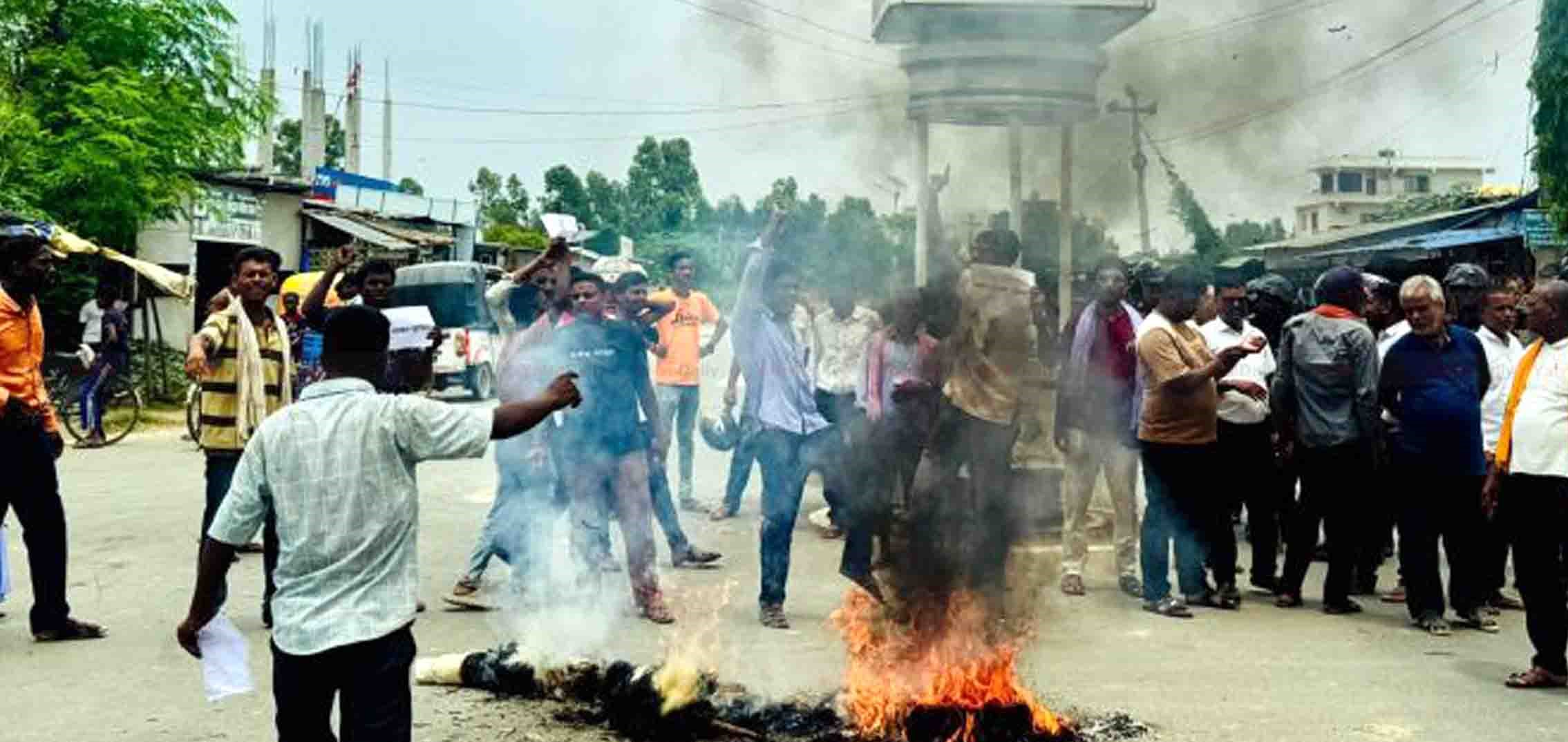 प्रमुख प्रशासकीय अधिकृत नपठाएको भन्दै मौलापुरमा प्रधानमन्त्री बालेन्द्र शाहको पुतला दहन