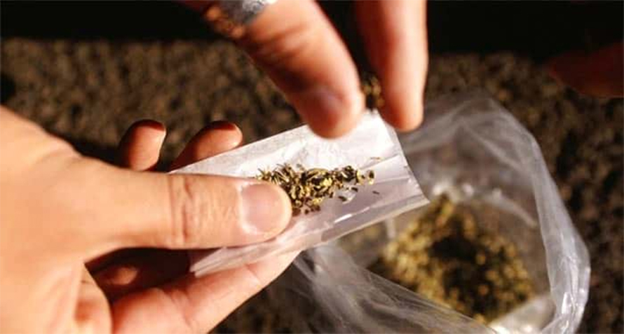 दुई जिल्लाबाट ब्राउनसुगरसहित तीन जना प्रहरी नियन्त्रणमा