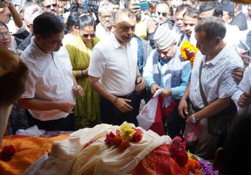 गोपालमान श्रेष्ठलाई कांग्रेसको अन्तिम श्रद्धाञ्जली, गगन थापाले ओढाए पार्टीको झन्डा