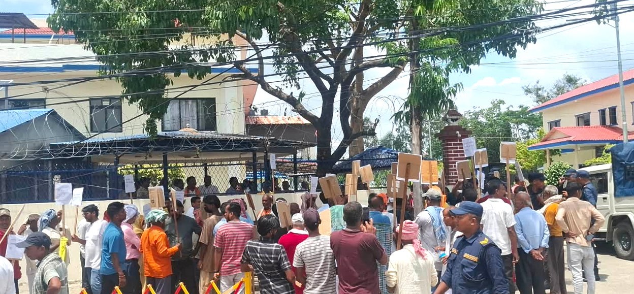 मिटरब्याजीलाई कारबाही गर्न माग गर्दै जनकपुरमा विरोध प्रदर्शन