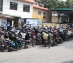 निगमको मूल्य घटेपछि निजी पम्प ठप्प, भद्रकालीमा इन्धन भर्नेको भीड