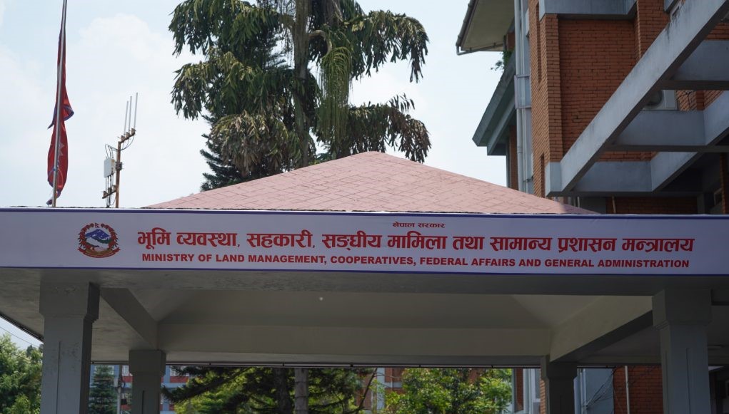 लामो समयदेखि सम्पर्कविहीन सहसचिवलाई सेवाबाट हटाउन सिफारिस