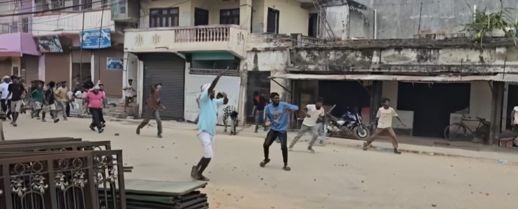सिरहाको गोलबजारमा दुई पक्षबीच हिंसात्मक झडप
