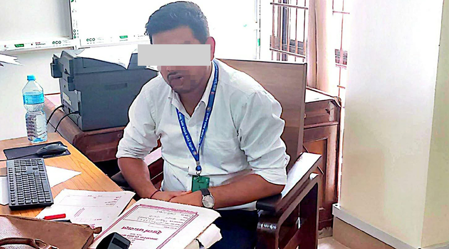 घुसकाण्डमा कर अधिकृत पक्राउ, ५ लाख रुपैयाँसहित रंगेहात नियन्त्रणमा
