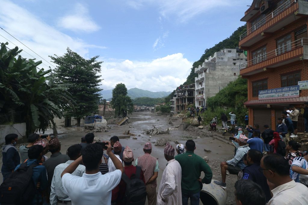 बाढीले रसुवामा ९ बैंकका शाखा ध्वस्त, कर्मचारी सम्पर्कमा