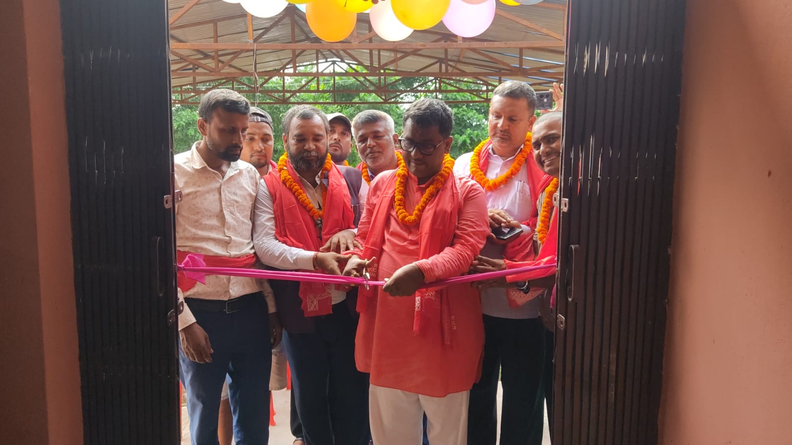 वृन्दावन–८ मा करिब ६० लाखको लागतमा नवनिर्मित वडा कार्यालय भवन उद्घाटन,  ४ करोड ७८ लाखको लगानीमा निर्माण भएको खानेपानी चाडै संचालनमा आउने