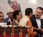 कांग्रेस इतर समूहको भेलामा धर्मको विषयले विवाद, निधि र महतबीच कागज खोसाखोस