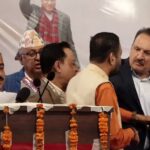कांग्रेस इतर समूहको भेलामा धर्मको विषयले विवाद, निधि र महतबीच कागज खोसाखोस
