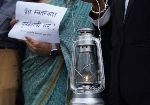 किशोर श्रेष्ठको रिहाइ माग्दै लालटिन बोकेर प्रदर्शन
