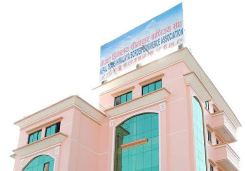 ८ खर्बको क्षति र १५ सय बेपत्ताको विवरणसहित सीमापार व्यवसायीले सरकारलाई ज्ञापनपत्र बुझाउँदै
