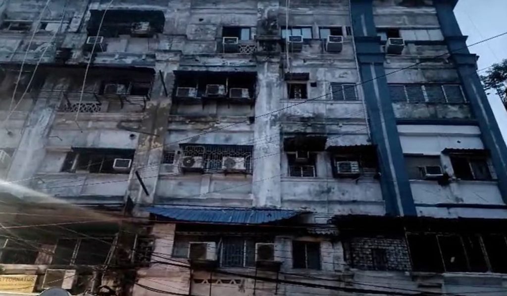 कोलकाताको होटलमा मध्यराति भीषण आगलागी, ९ जनाको मृत्यु