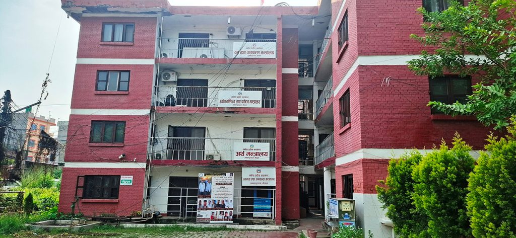 मधेशमा ७६ लेखा कर्मचारीको सरुवा, ‘एक कर्मचारी–एक कार्यालय’ नीति लागू