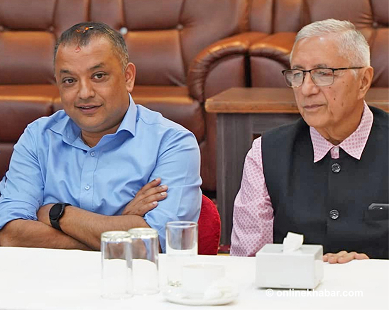 कांग्रेसका गगन थापा र शेखर कोइरालाबीच भेटवार्ता