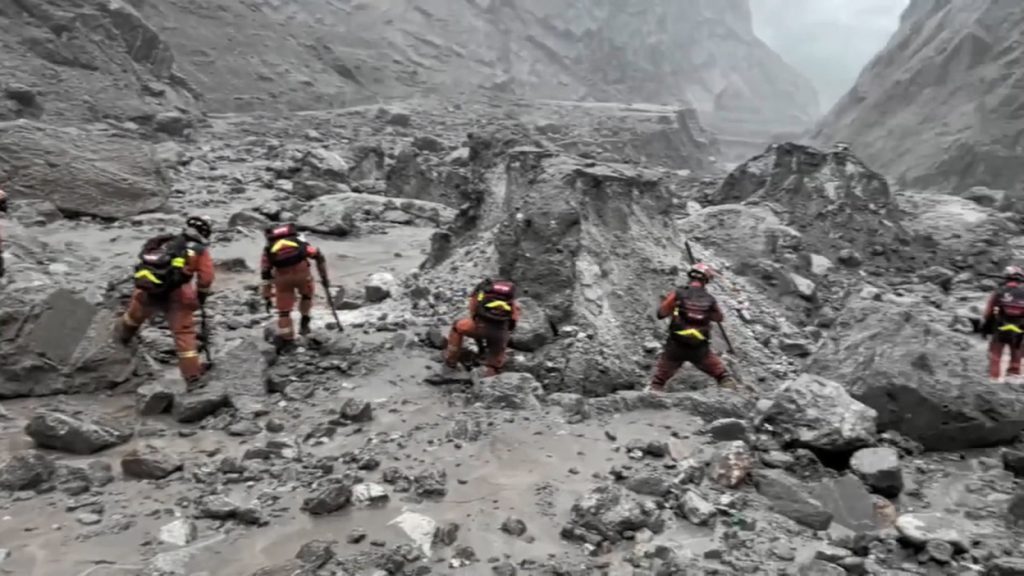 भोटेकोशी बाढी : चीनतर्फ १०४ नेपाली बेपत्ता