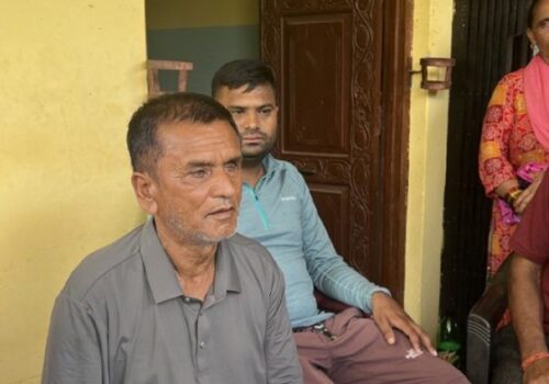 बसबाट हामफालेर बद्रीप्रसाद बाँचे, श्रीमतीसहित ४ जनालाई बाढीले बगायो