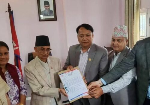 राप्रपासहित ६३ सांसदको समर्थनमा बागमतीको मुख्यमन्त्रीमा थापाको दाबी