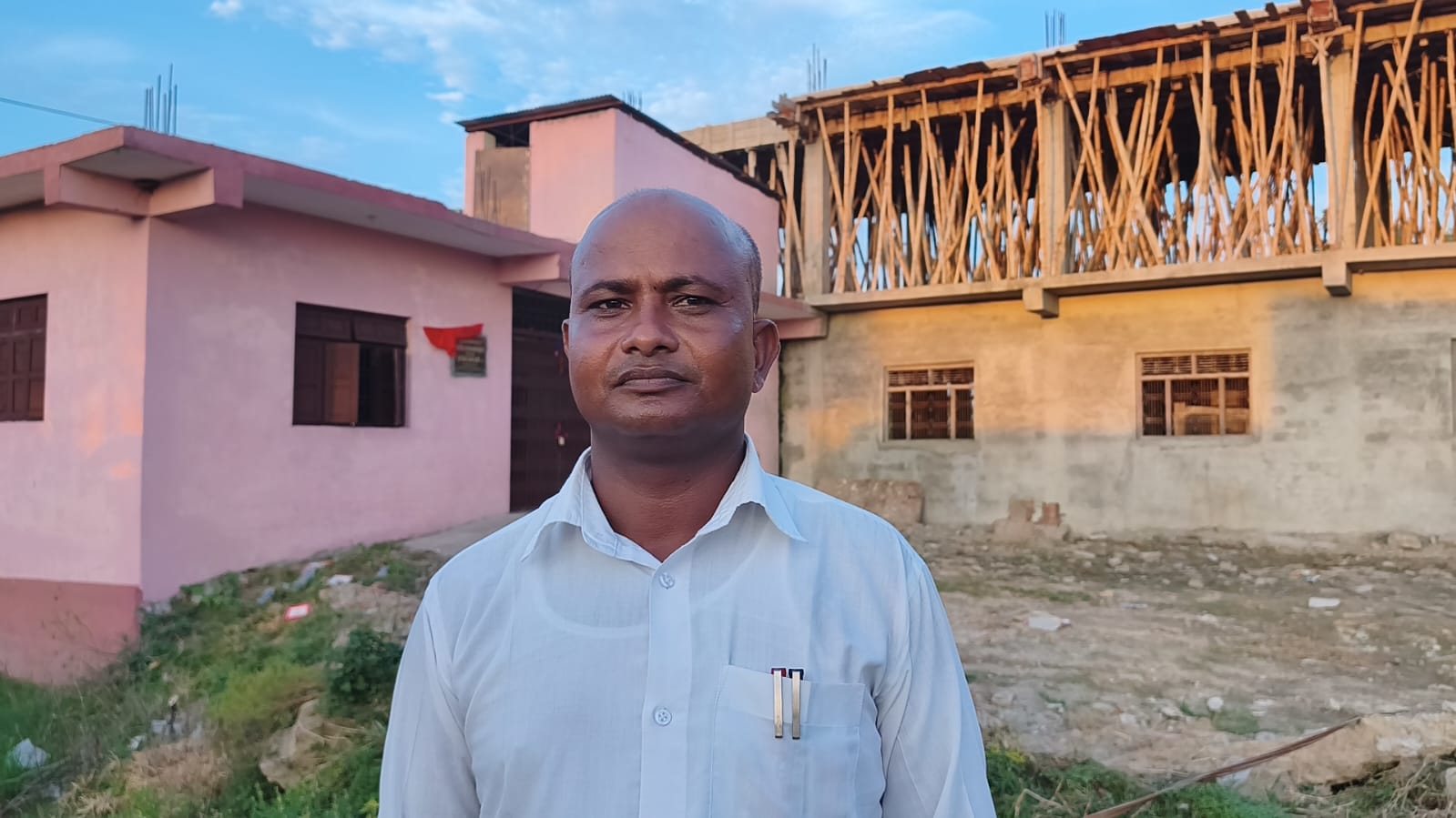 टापुजस्तै रहेको वडा नं. ५ नरकटिया भवानीपुरमा विकासको लहर ल्याएका छौं” — वडाध्यक्ष फेकु दास