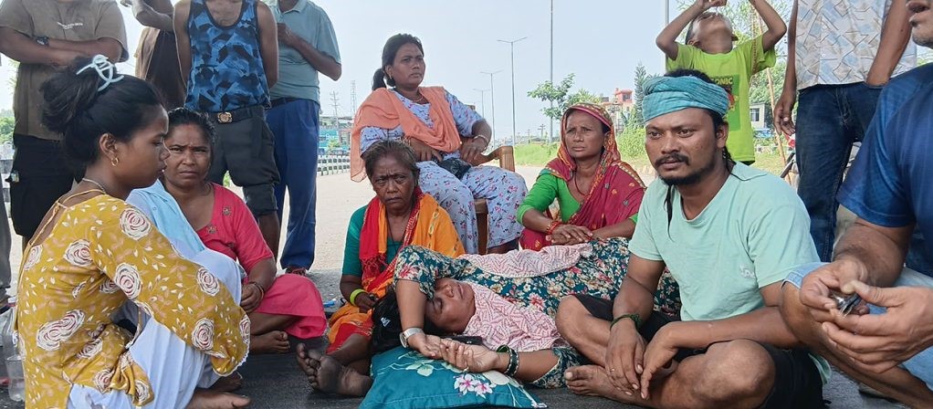 गरिमा हत्याविरुद्ध सडकमा आमा-बुबा, प्रशासनको सहमति परिवारले अस्वीकार