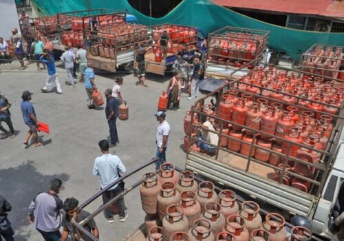 सरकारलाई ग्यास विक्रेता महासंघको आग्रह : प्रचार होइन, डिलरमार्फत ग्यास वितरण गर
