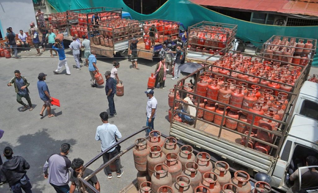 सरकारलाई ग्यास विक्रेता महासंघको आग्रह : प्रचार होइन, डिलरमार्फत ग्यास वितरण गर