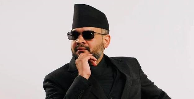 प्रधानमन्त्री बालेनले बुझाए कालो चस्मा लगाउनुपर्ने स्वास्थ्य रिपोर्ट