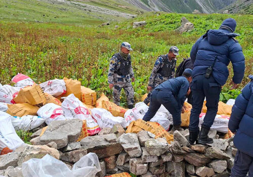 सात दिनमा हुम्लाबाट करिब एक करोडको चिनियाँ मदिरा बरामद