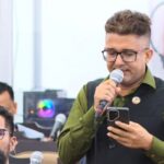 ‘जनताका लागि एम्बुलेन्स छैन, मन्त्रीलाई रुघा लाग्दा हेलिकप्टर?’