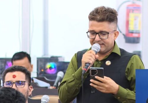 ‘जनताका लागि एम्बुलेन्स छैन, मन्त्रीलाई रुघा लाग्दा हेलिकप्टर?’