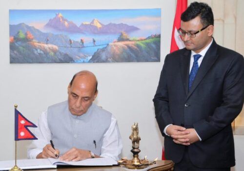 भारतीय रक्षामन्त्री सिंह : नेपाल–भारत सुखदुःखका साथी, उद्धारमा सघाउँछौँ
