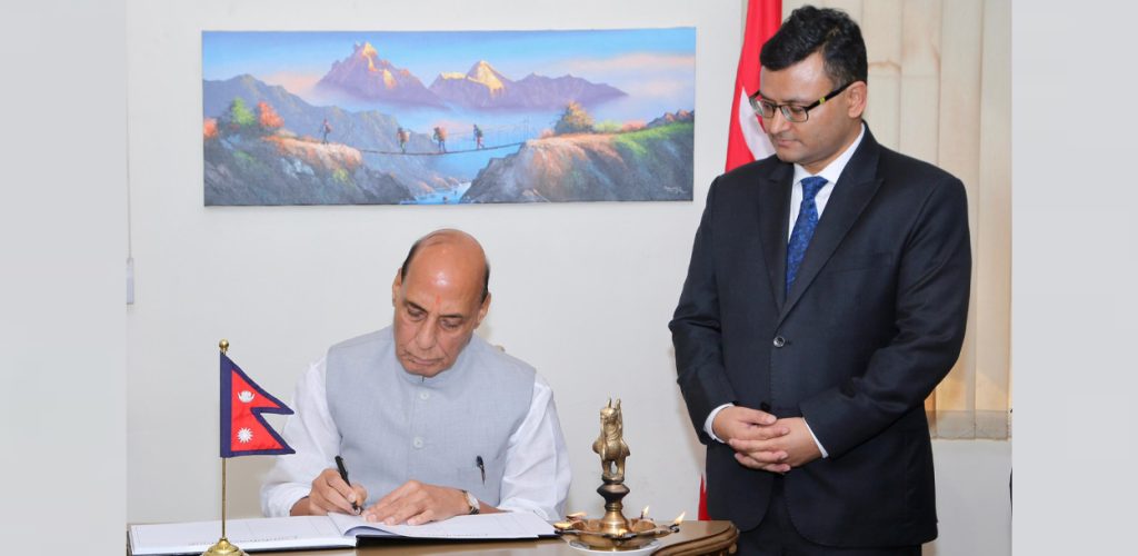 भारतीय रक्षामन्त्री सिंह : नेपाल–भारत सुखदुःखका साथी, उद्धारमा सघाउँछौँ