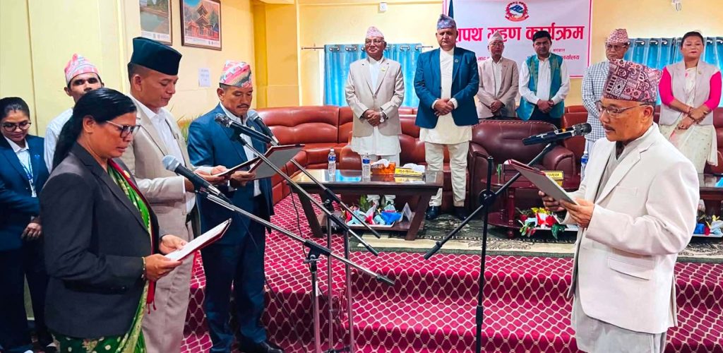लुम्बिनीमा नेकपाका तीन मन्त्रीले लिए पद तथा गोपनीयताको शपथ
