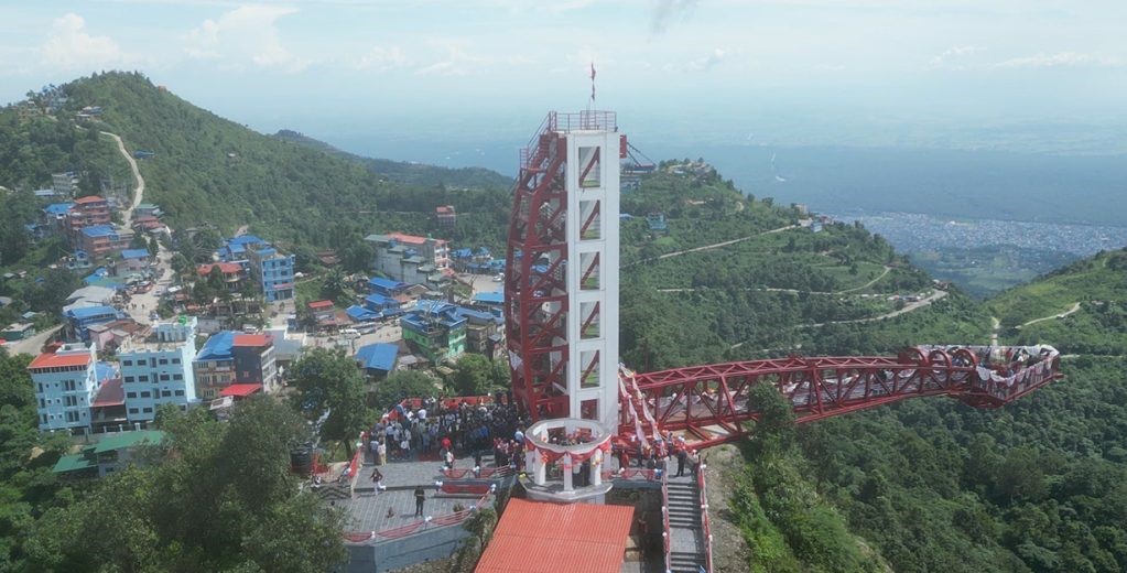 स्काईवाकको आकर्षणले भेडेटारमा पर्यटकको घुइँचो