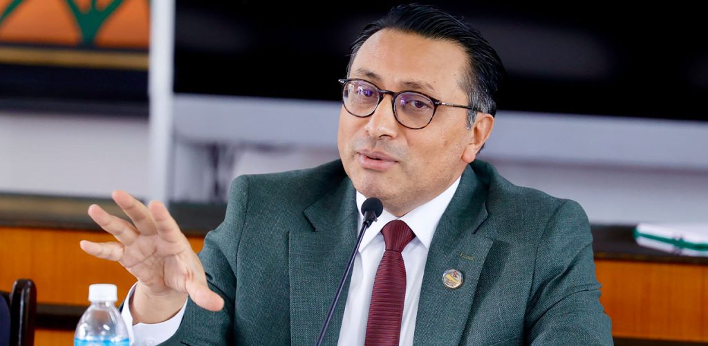 वैदेशिक सहायता घट्दैछ, नयाँ पूँजीतर्फ अघि बढ्दैछौँ : अर्थमन्त्री