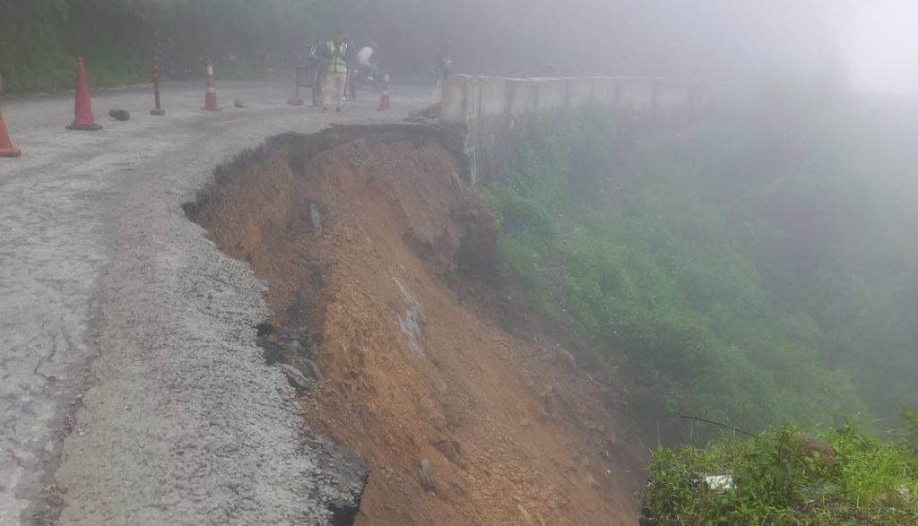 सडक भासिएपछि नागढुंगा सुरुङमार्ग सञ्चालनमा