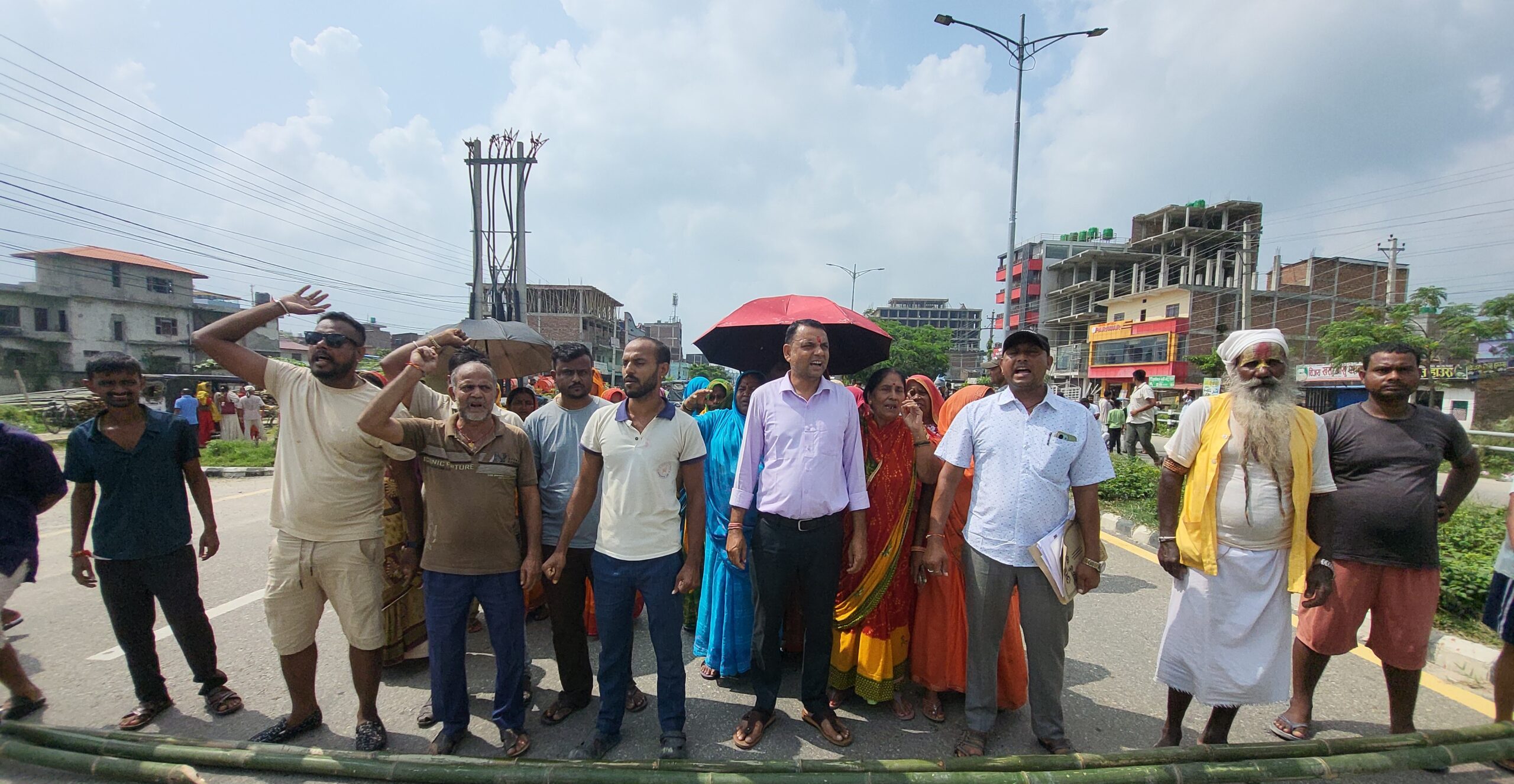 पोखरी अतिक्रमण हटाउने अभियानविरुद्ध स्थानीयको प्रदर्शन