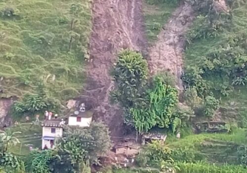 बाजुराको बडीमालिकामा पहिरो : सात घरगोठमा क्षति