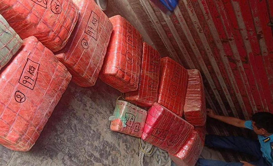 पर्सामा गाँजा तस्करी नियन्त्रण गर्न गोली चलाइयो, ३० किलोसहित ३ जना पक्राउ