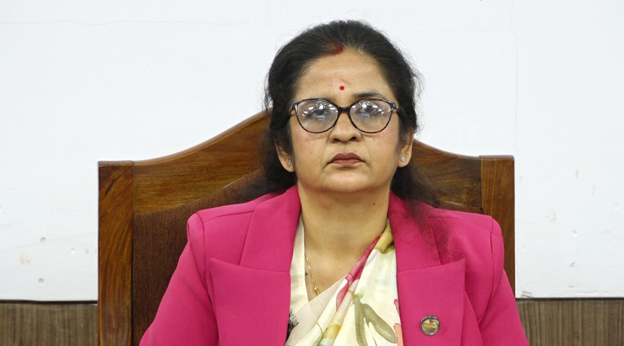 ग्यास अभावकै बेला मन्त्री बनिन्, विवादास्पद अभिव्यक्तिपछि पदबाट बाहिरिइन्