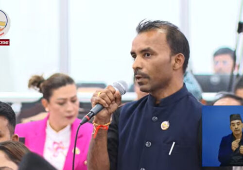 अस्पतालले भर्ना नलिएपछि सडकमै सुत्केरी भएको घटना संसद्‍मा उठ्यो