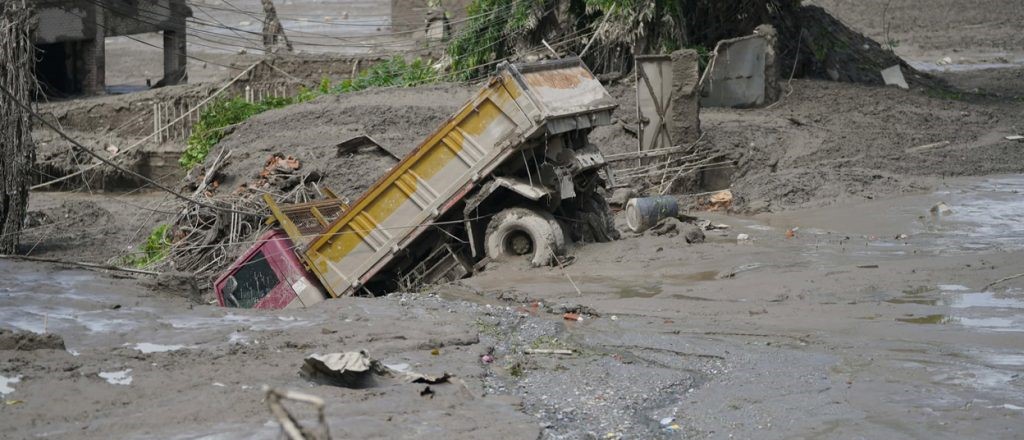 बाढीमा मृत्यु भएका विदेशी नागरिकको शव परिवारलाई कसरी बुझाइन्छ ?
